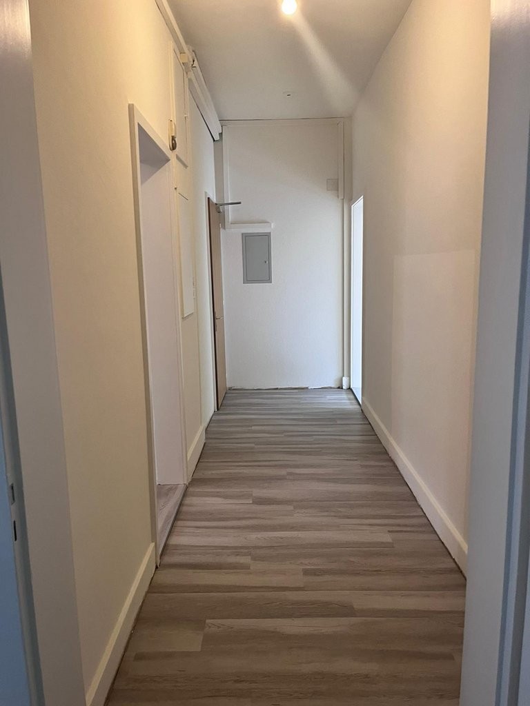 82m² office