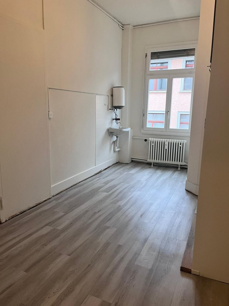 82m² office
