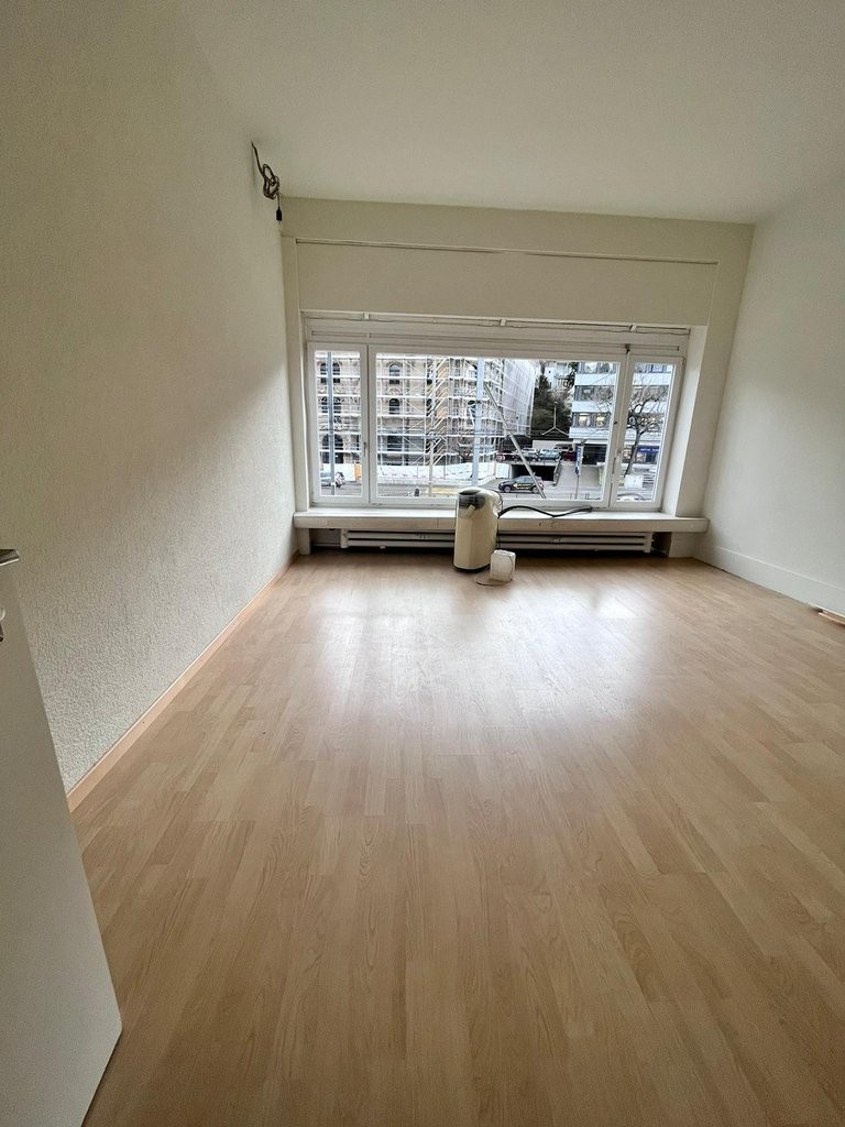 82m² office