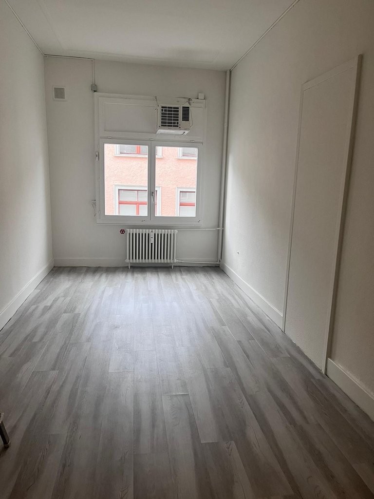 82m² office