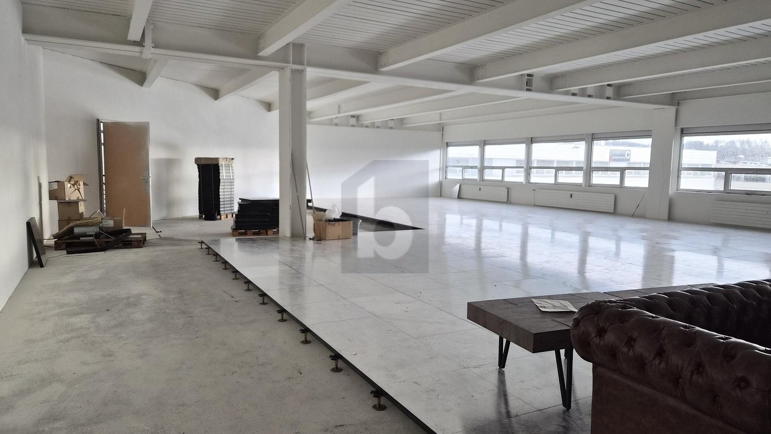 246m² office