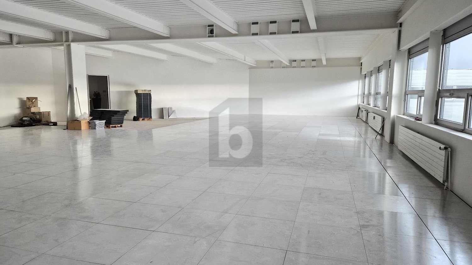 246m² office