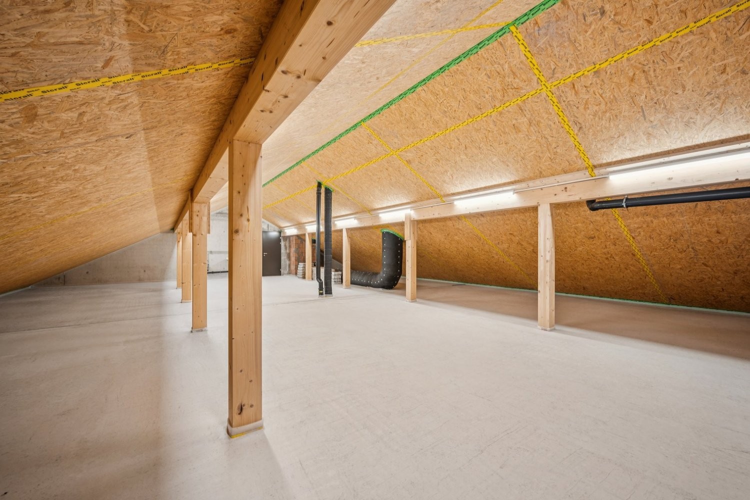 176m² attic compartment