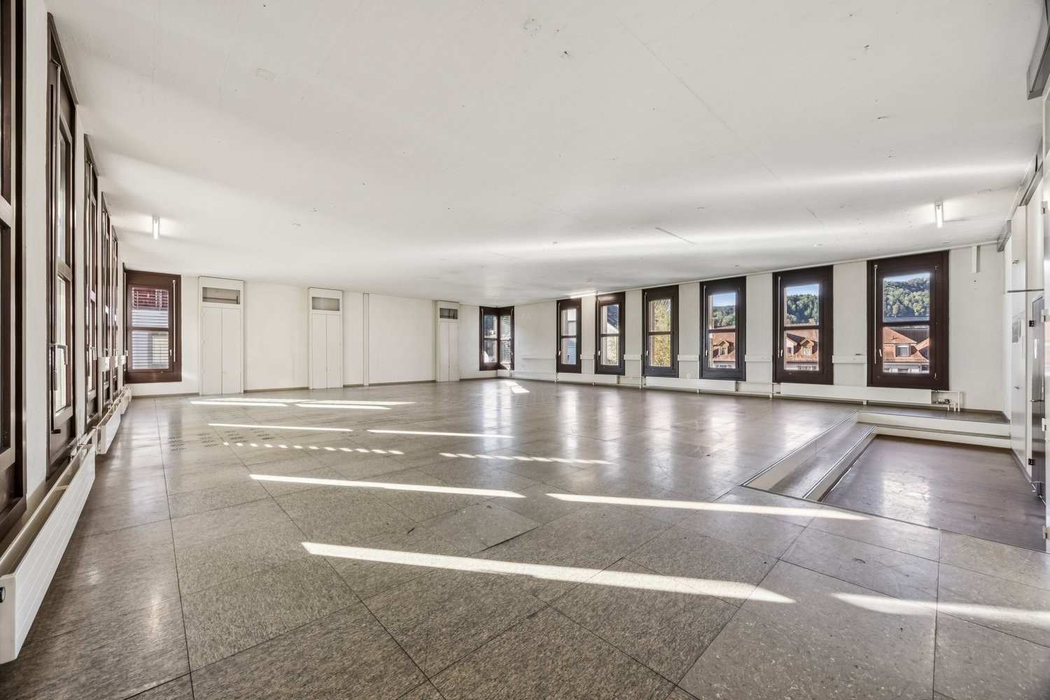 190m² commercial