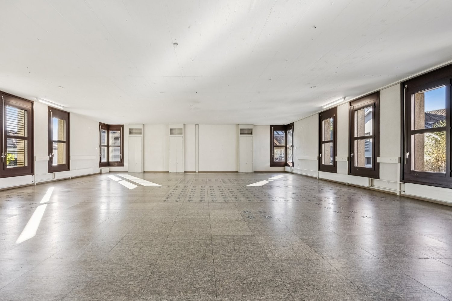 190m² commercial