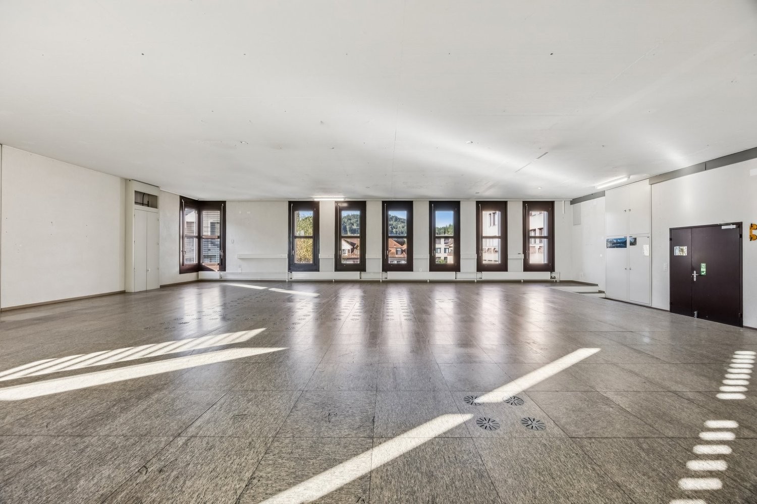 190m² commercial