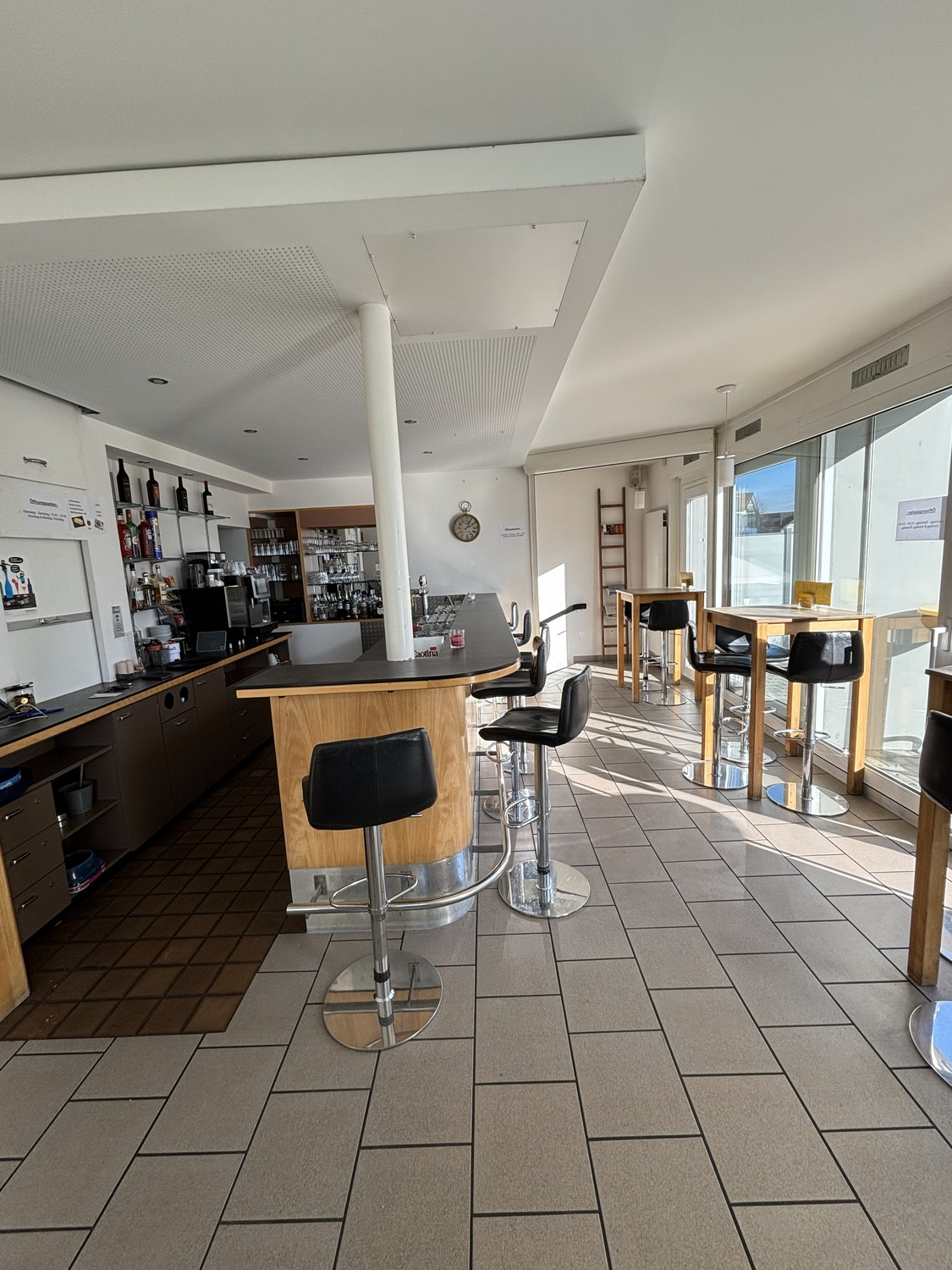 186m² restaurant