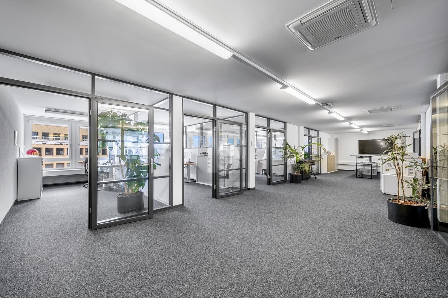 300m² office