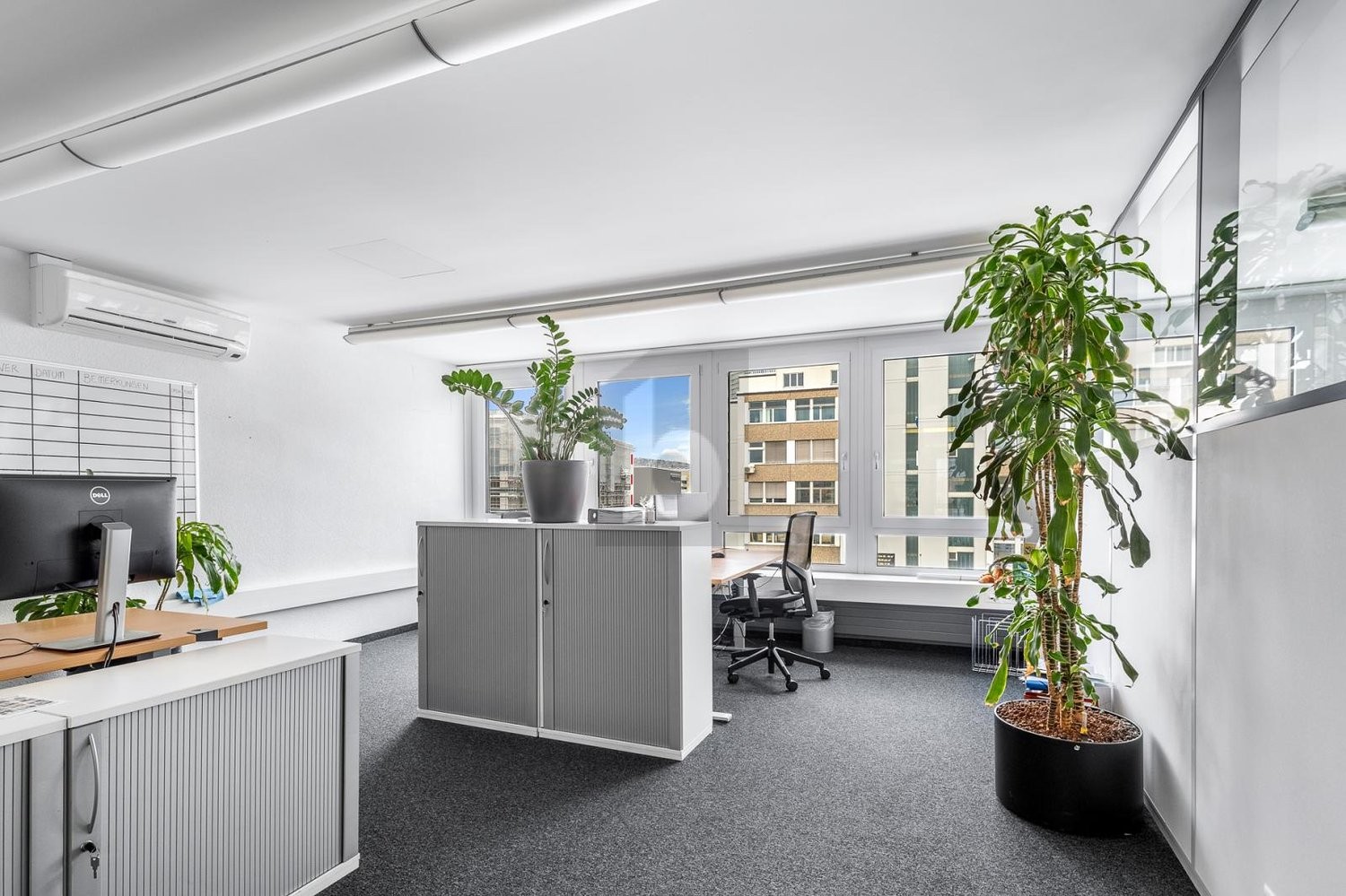 300m² office