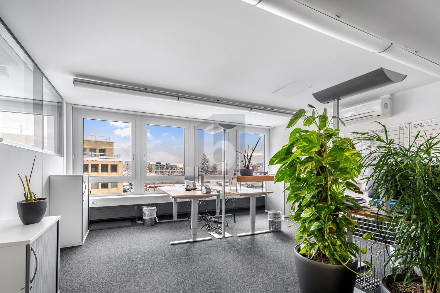 300m² office