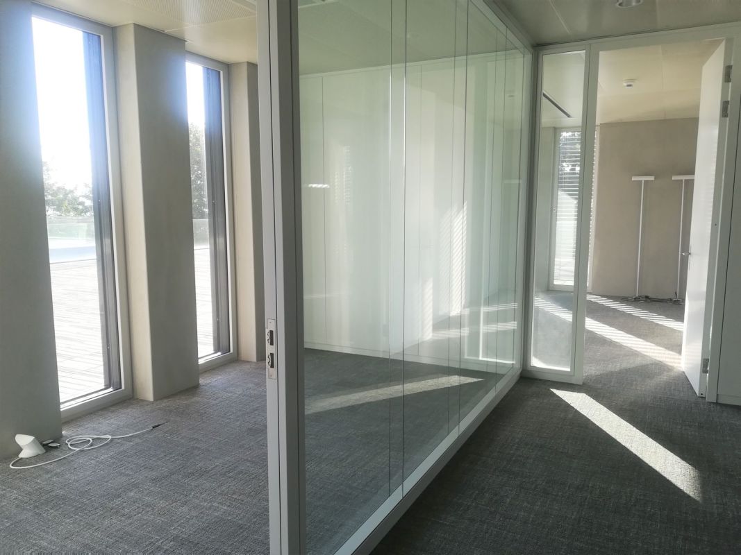 221m² office