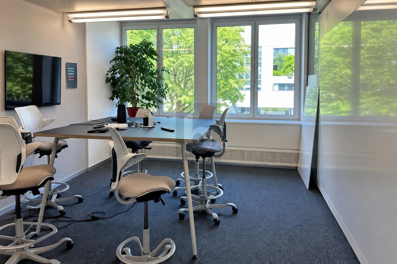 261m² office