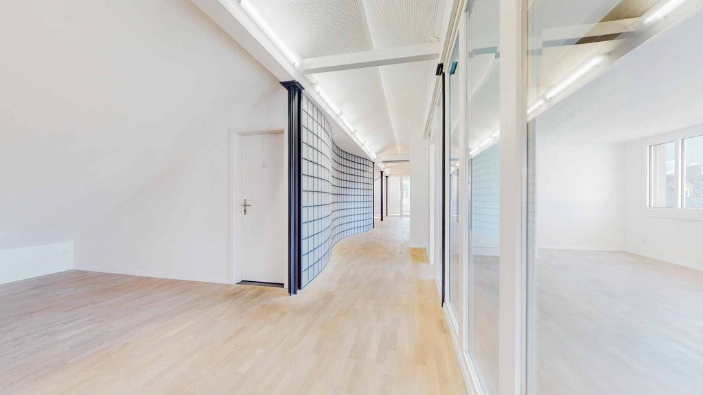 216m² office