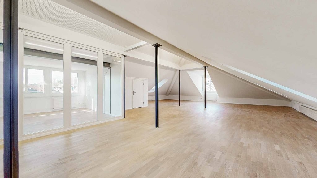 216m² office