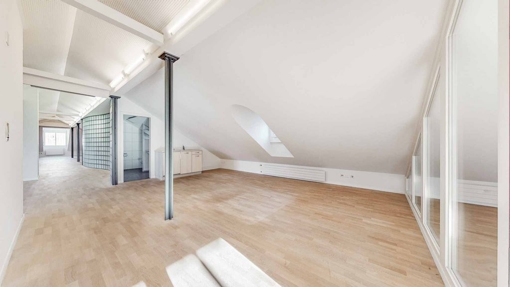 216m² office