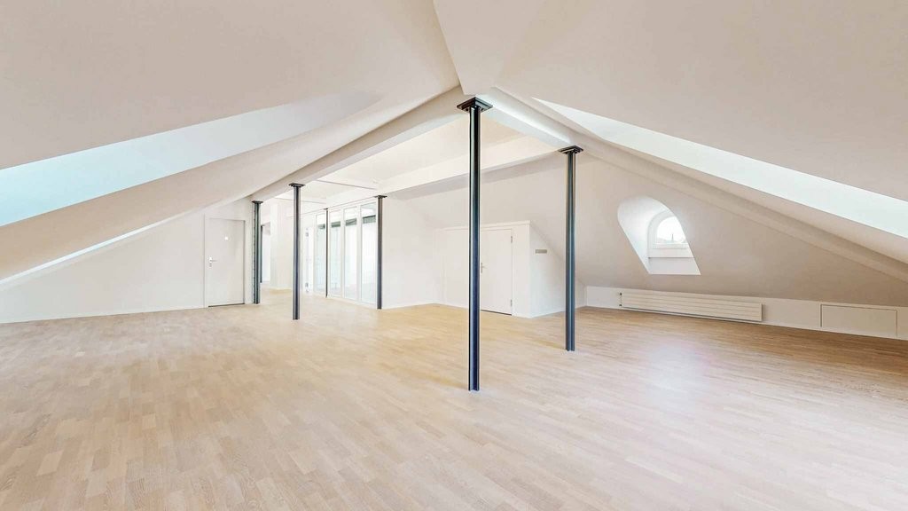 216m² office