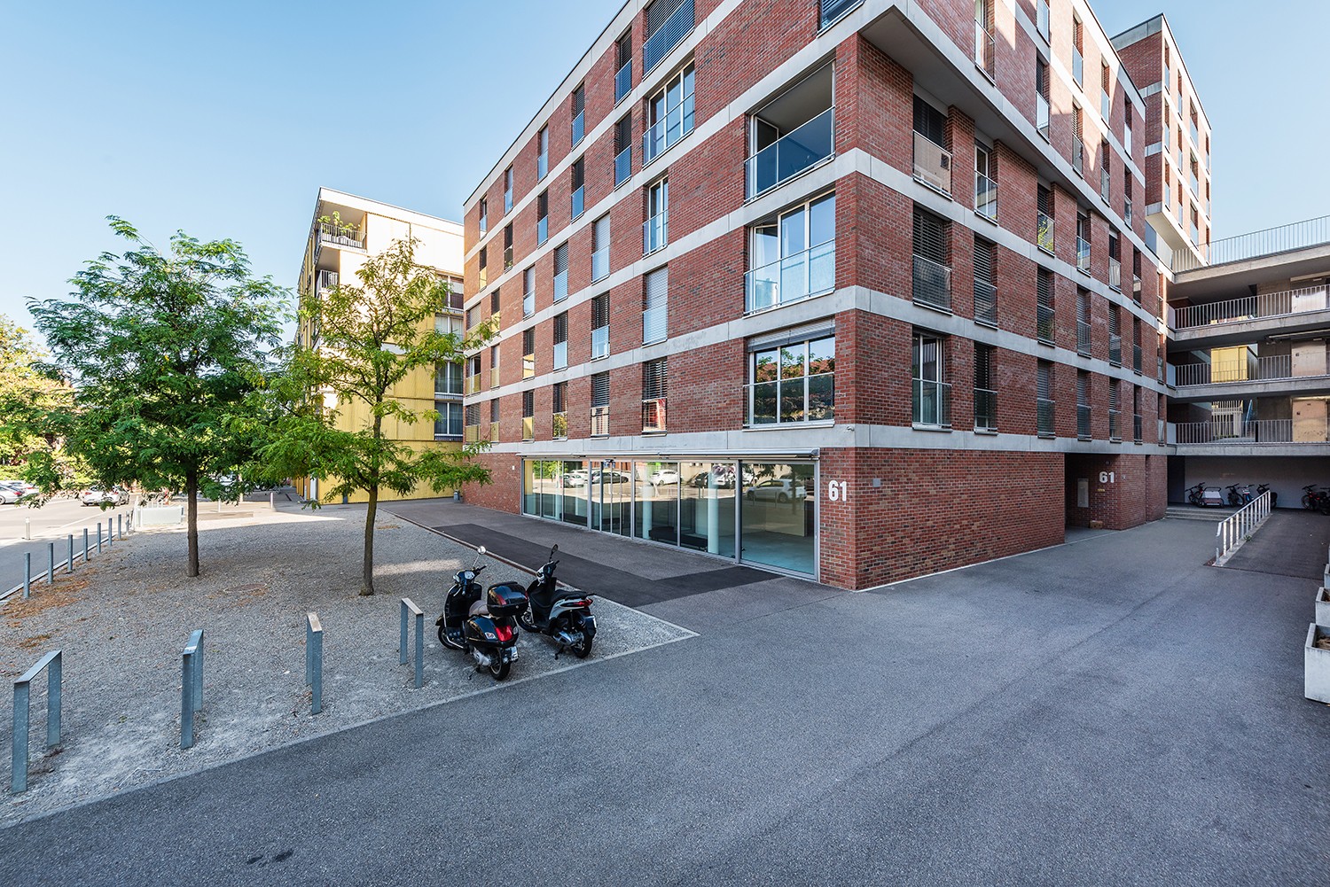 180m² office