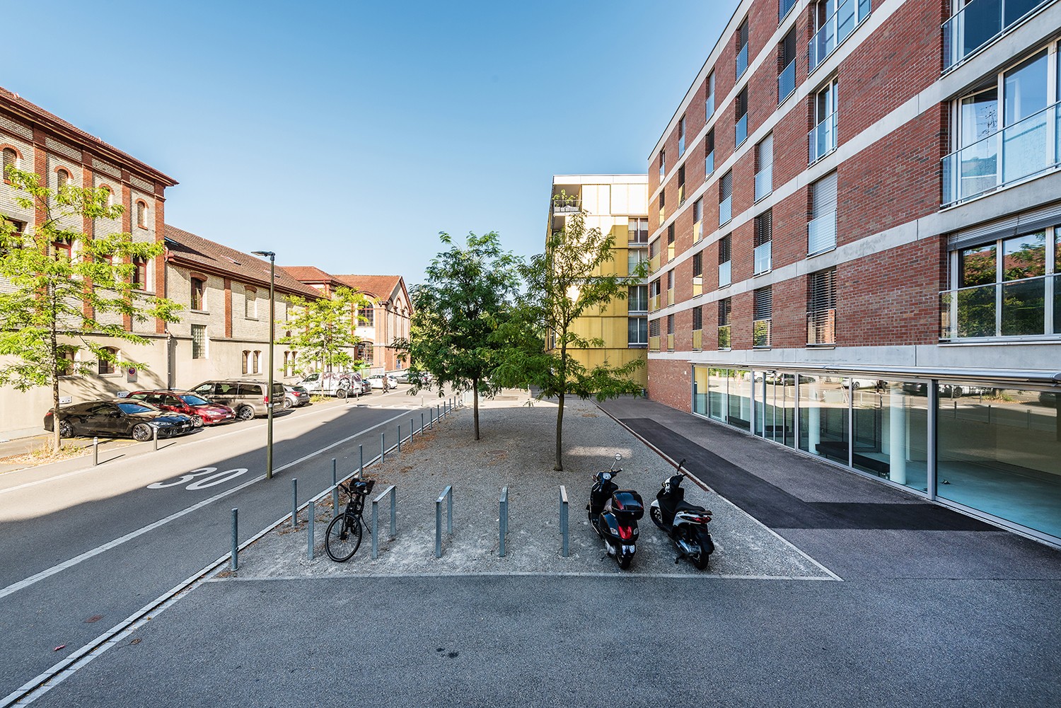 180m² office