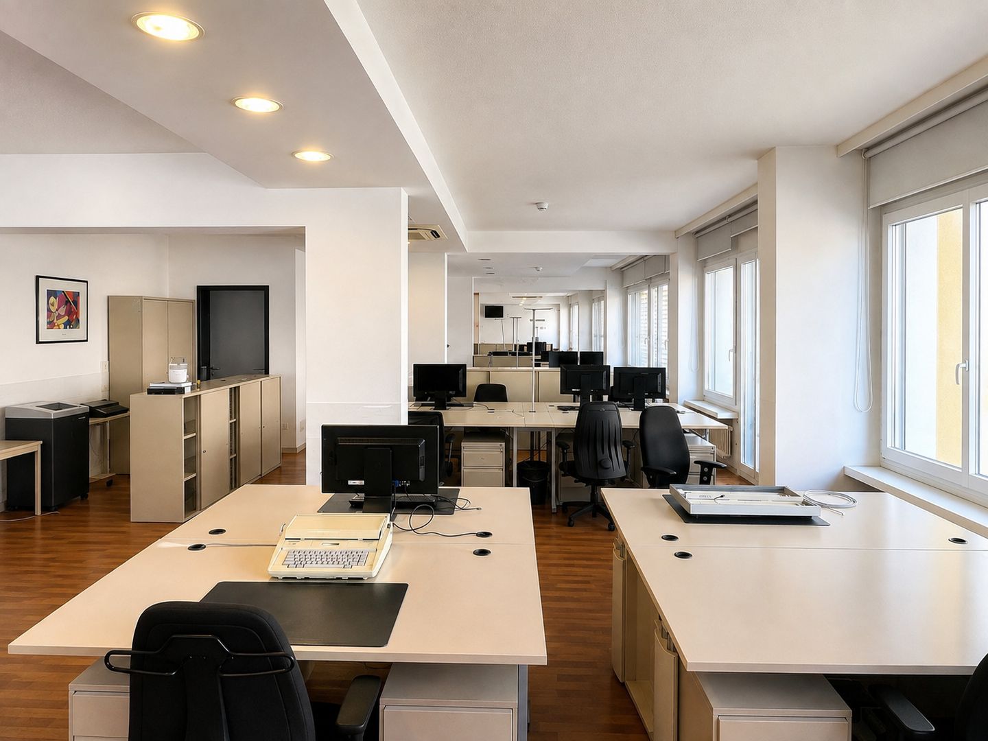 Bureau, photo 1 sur 10