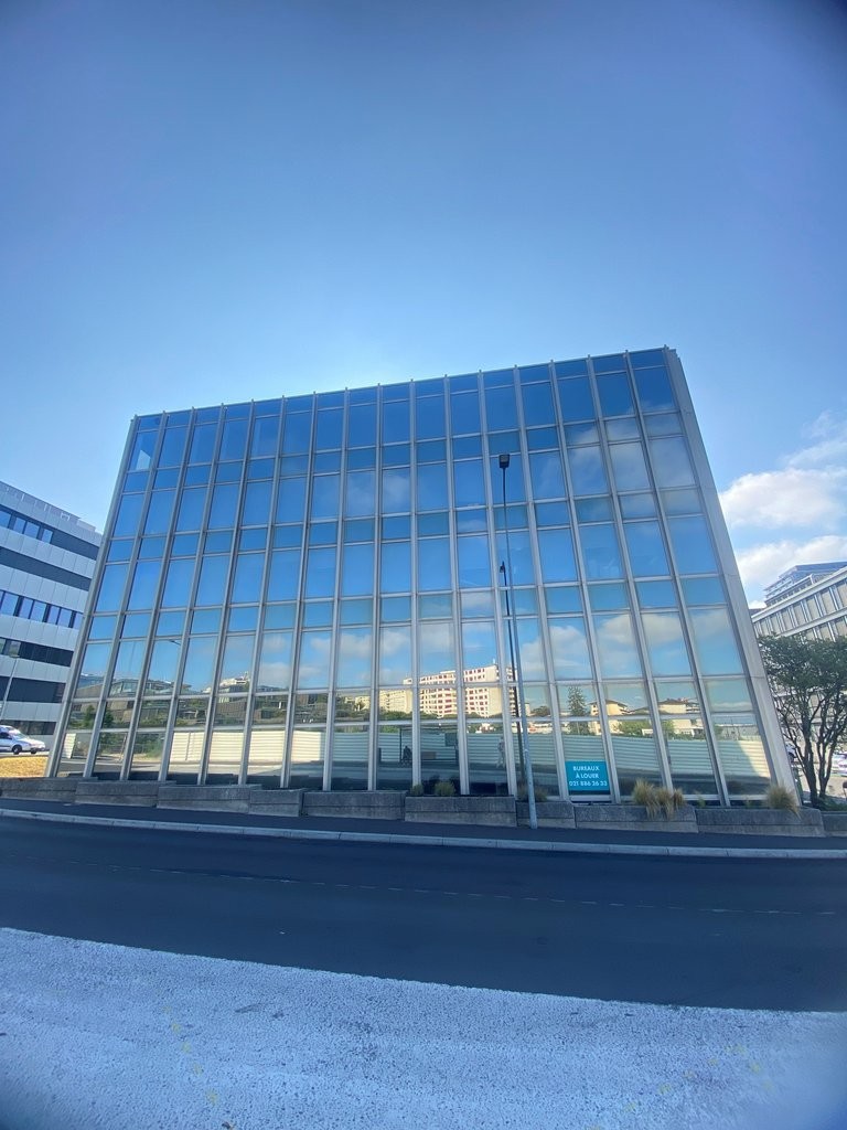 700m² Büro