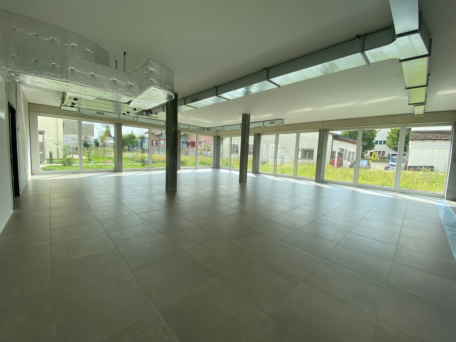130m² commercial