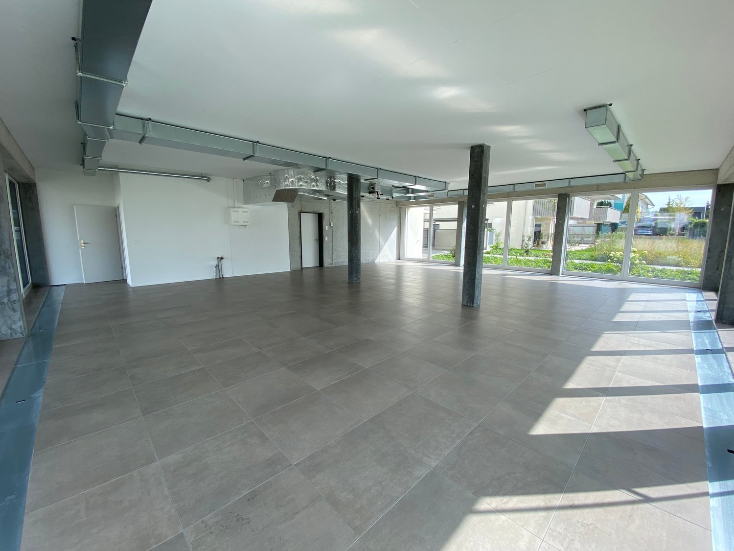 130m² commercial