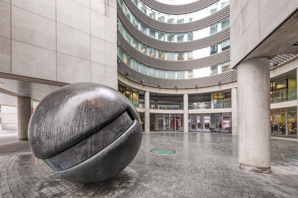 47m² Büro","description":"Das Objekt befindet sich im 2. Stock eines Gebäudes mit Aufzug und profitiert von einer ausgezeichneten Lage, in unmittelbarer Nähe zu öffentlichen Verkehrsmitteln (Bushaltestelle direkt vor dem Gebäude) und allen Annehmlichkeiten (insbesondere Restaurants und Geschäfte). D