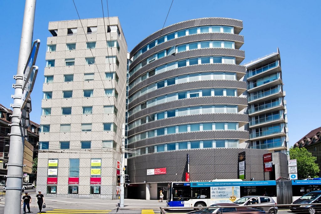47m² Büro","description":"Das Objekt befindet sich im 2. Stock eines Gebäudes mit Aufzug und profitiert von einer ausgezeichneten Lage, in unmittelbarer Nähe zu öffentlichen Verkehrsmitteln (Bushaltestelle direkt vor dem Gebäude) und allen Annehmlichkeiten (insbesondere Restaurants und Geschäfte). D