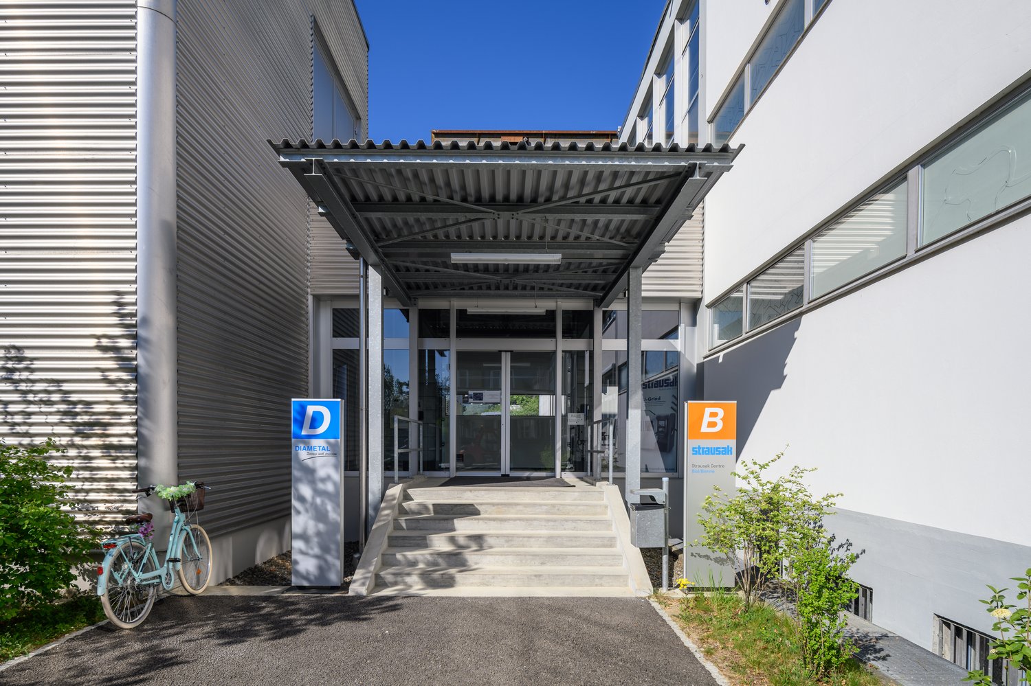 284m² office