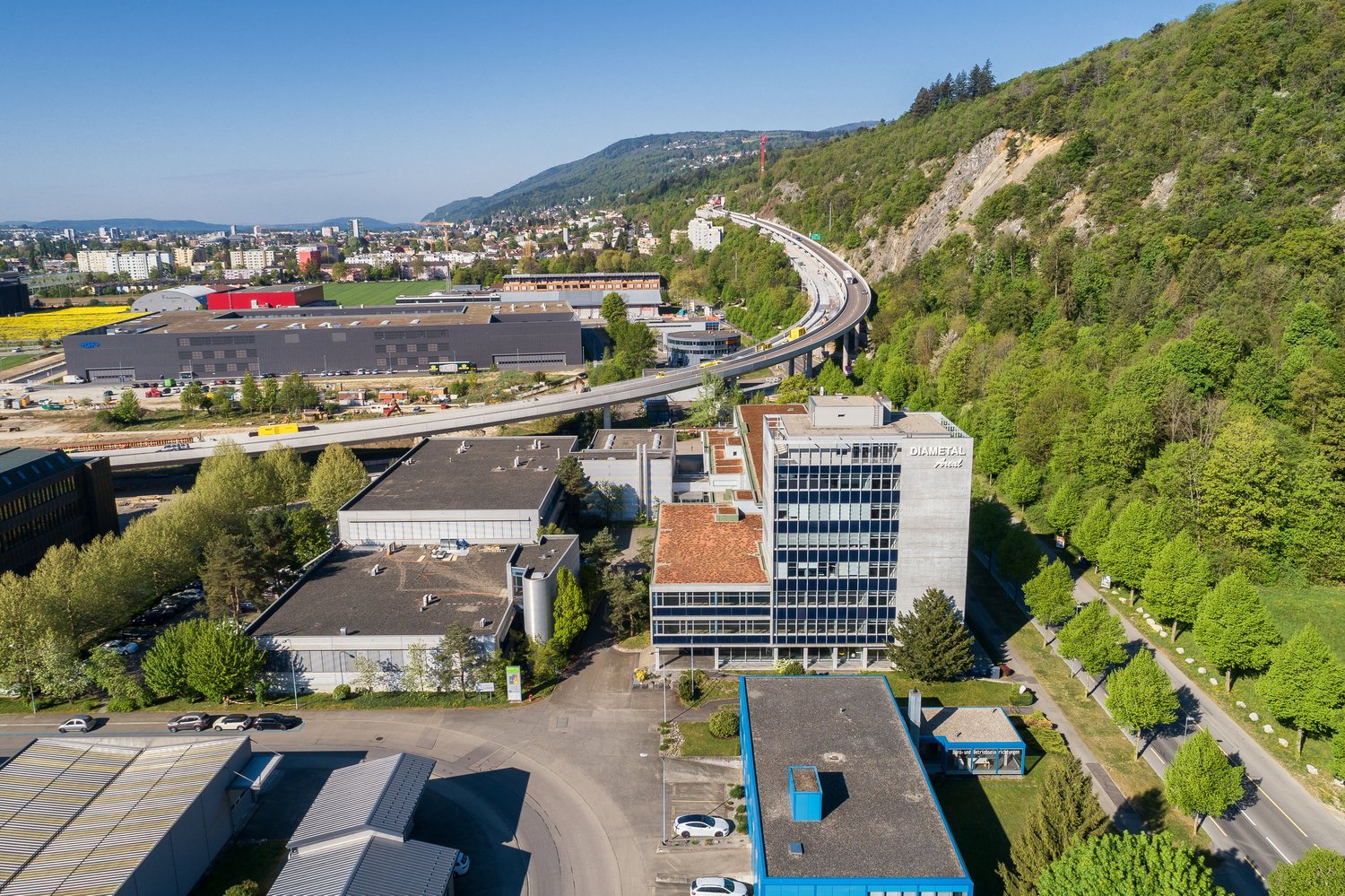 284m² office