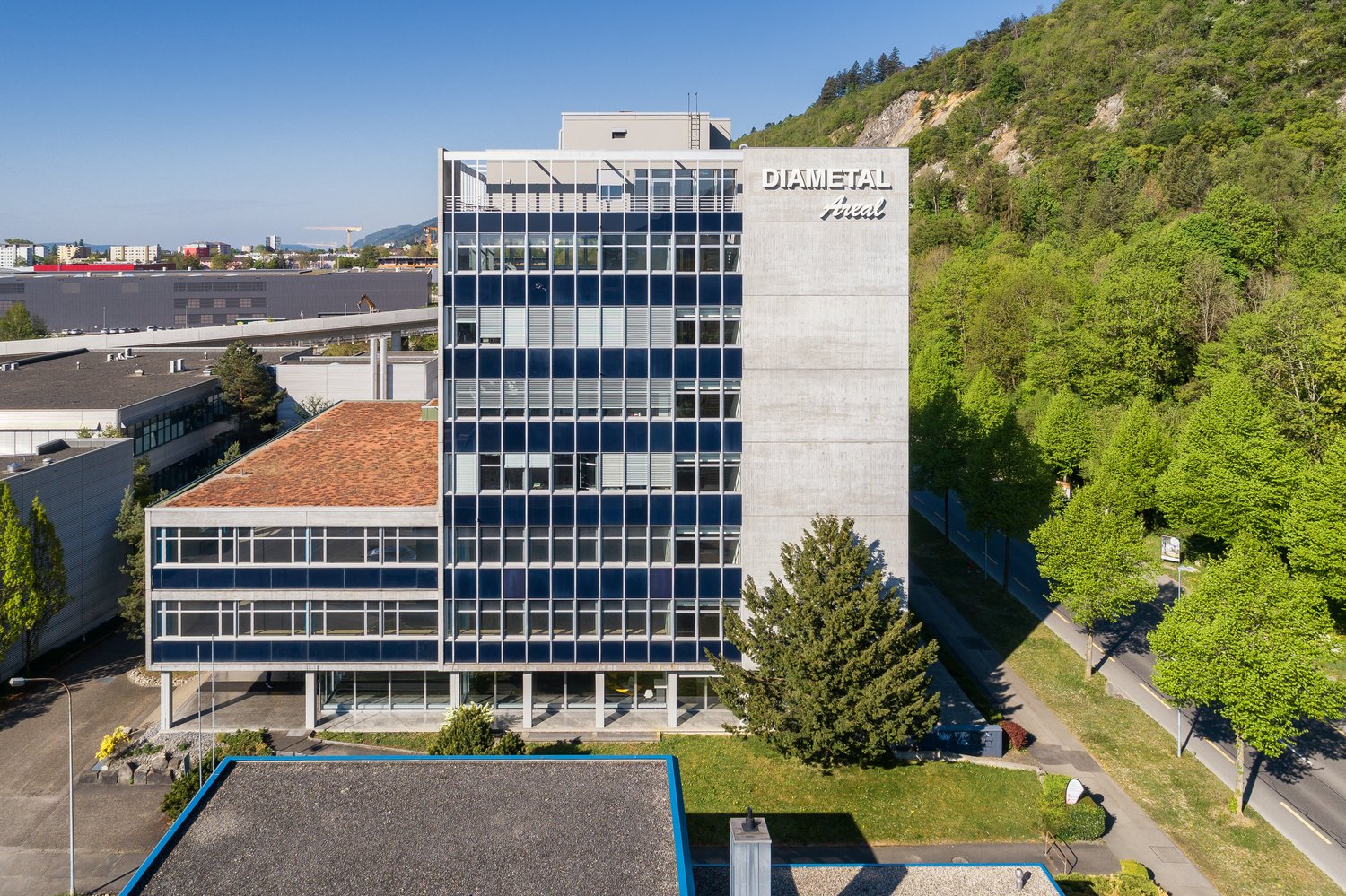 284m² office