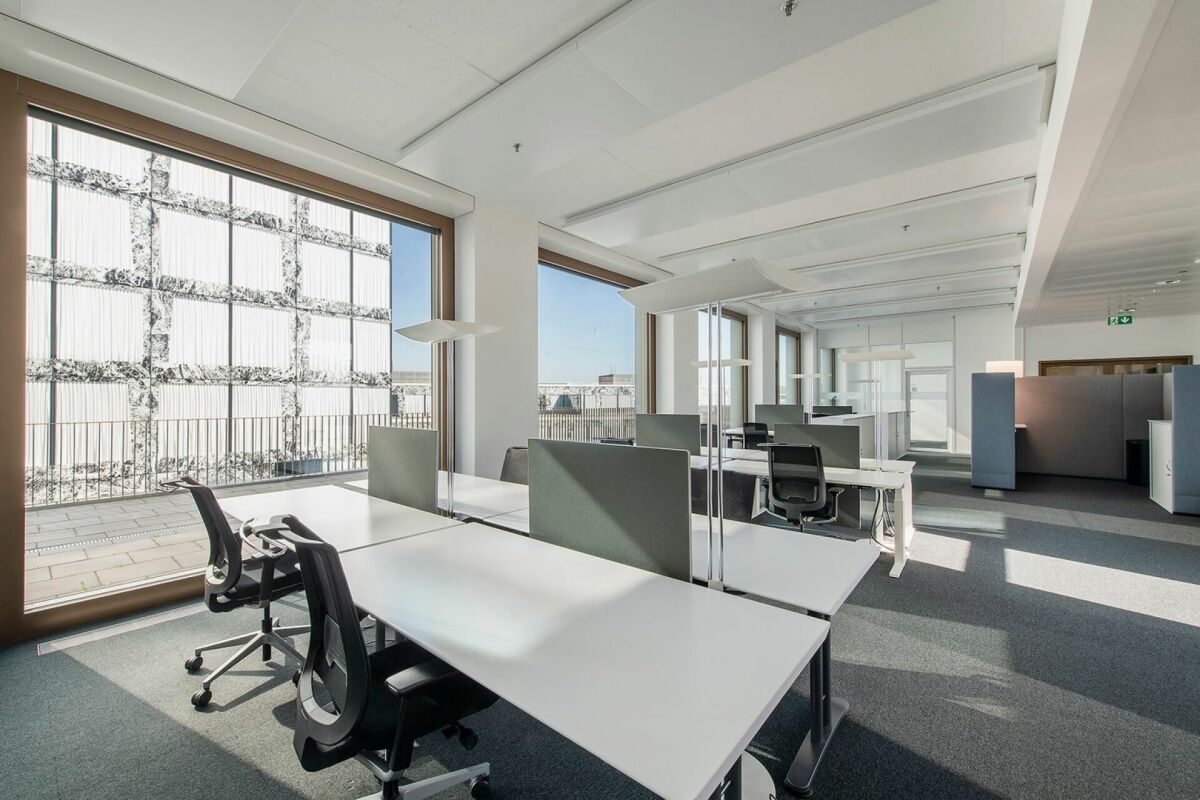 633m² office