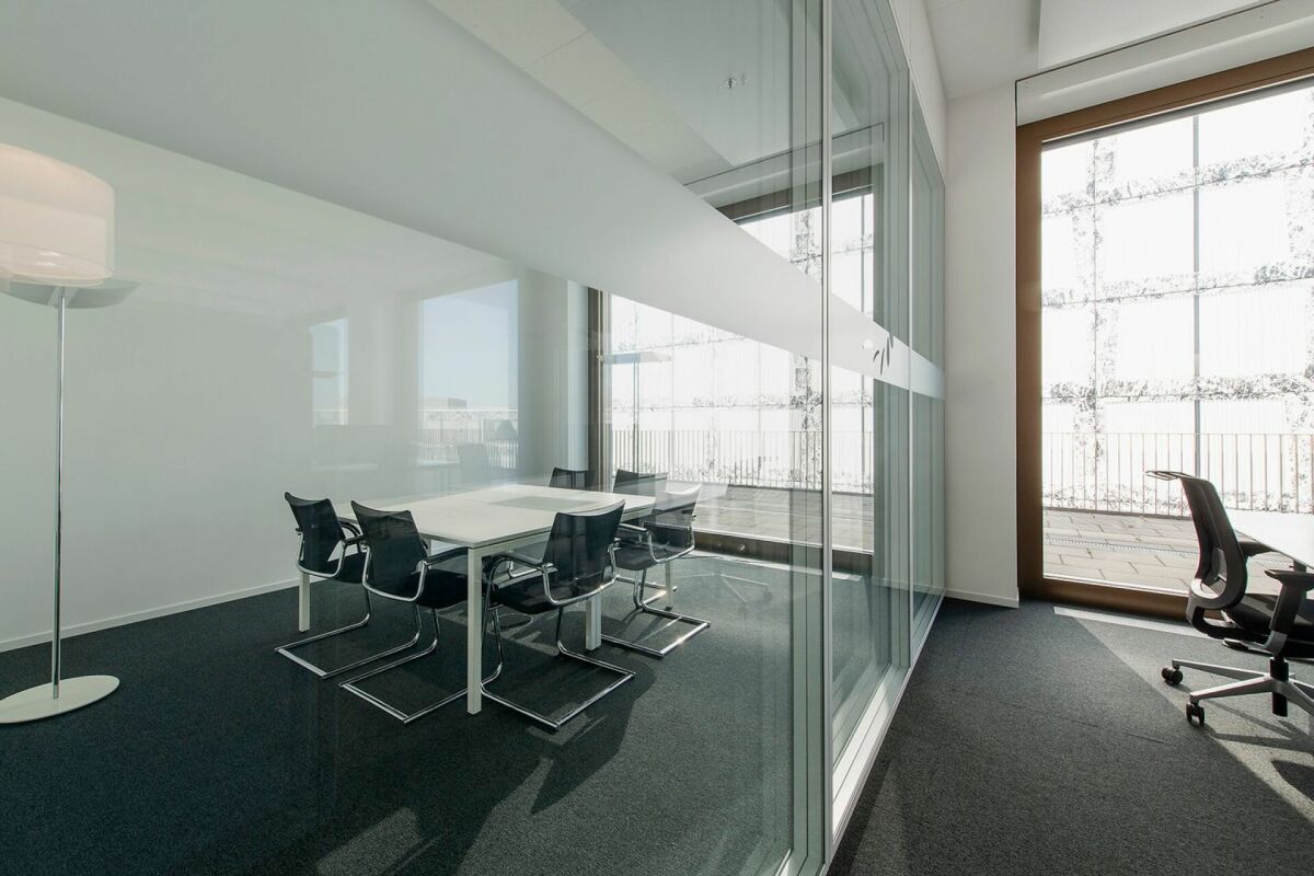 633m² office