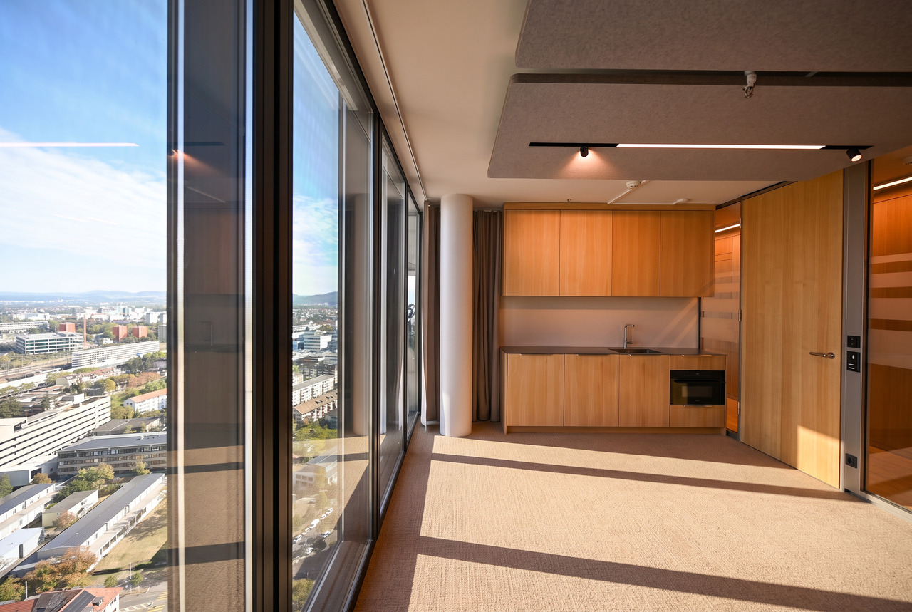 220m² office, photo 5 of 10