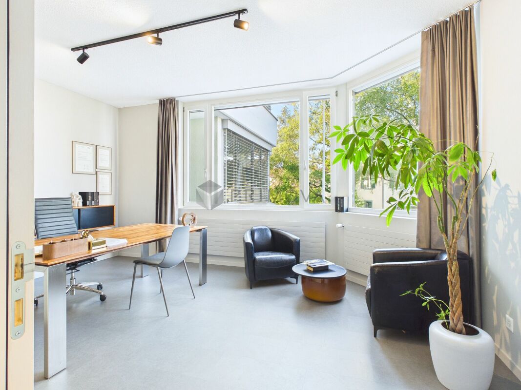 153m² commercial