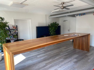 270m² office