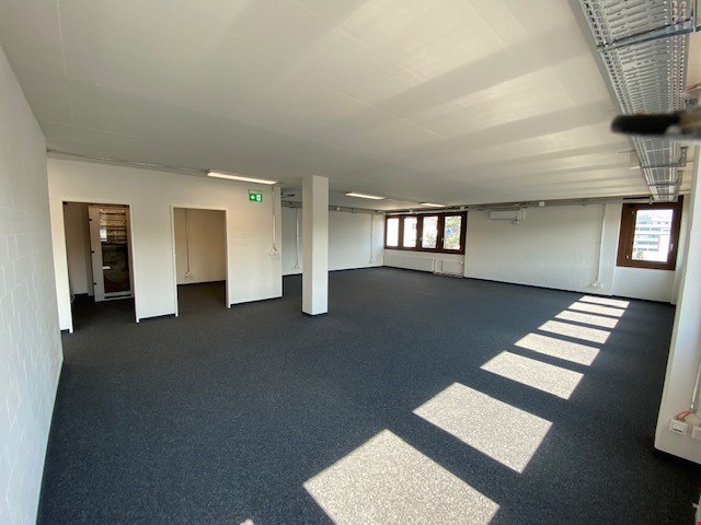 270m² office