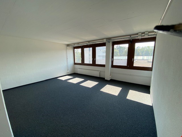 270m² office