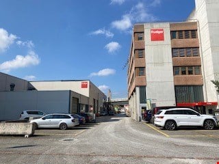 270m² office