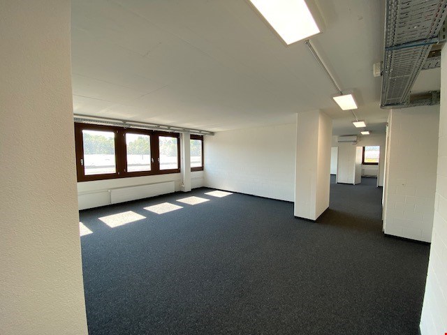 270m² office