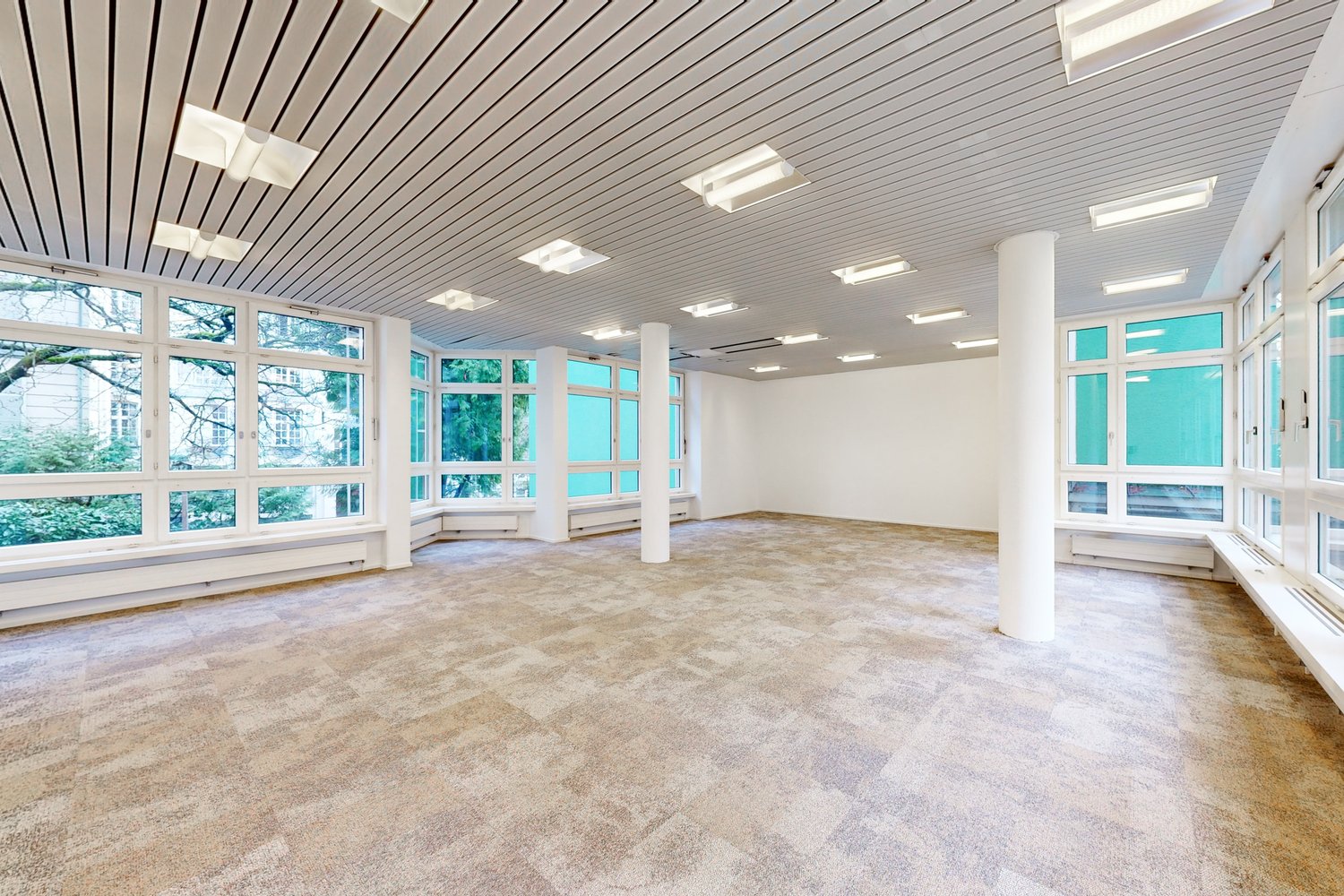 160m² shop