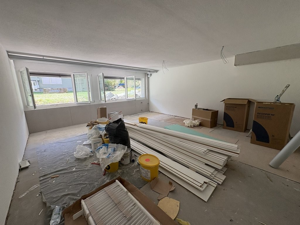 74m² office