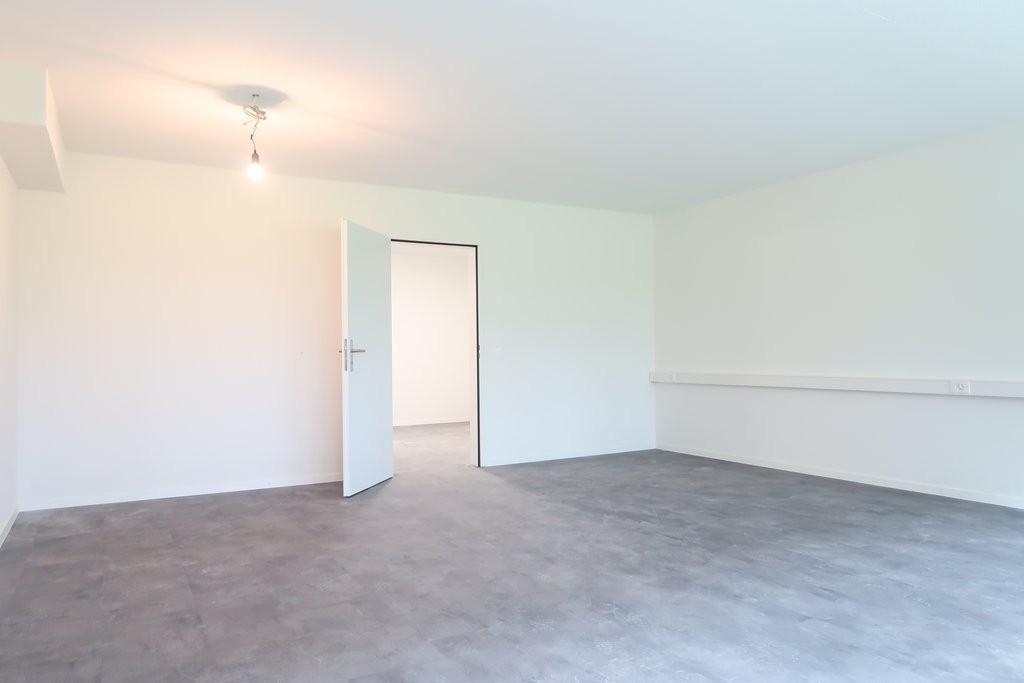 74m² office