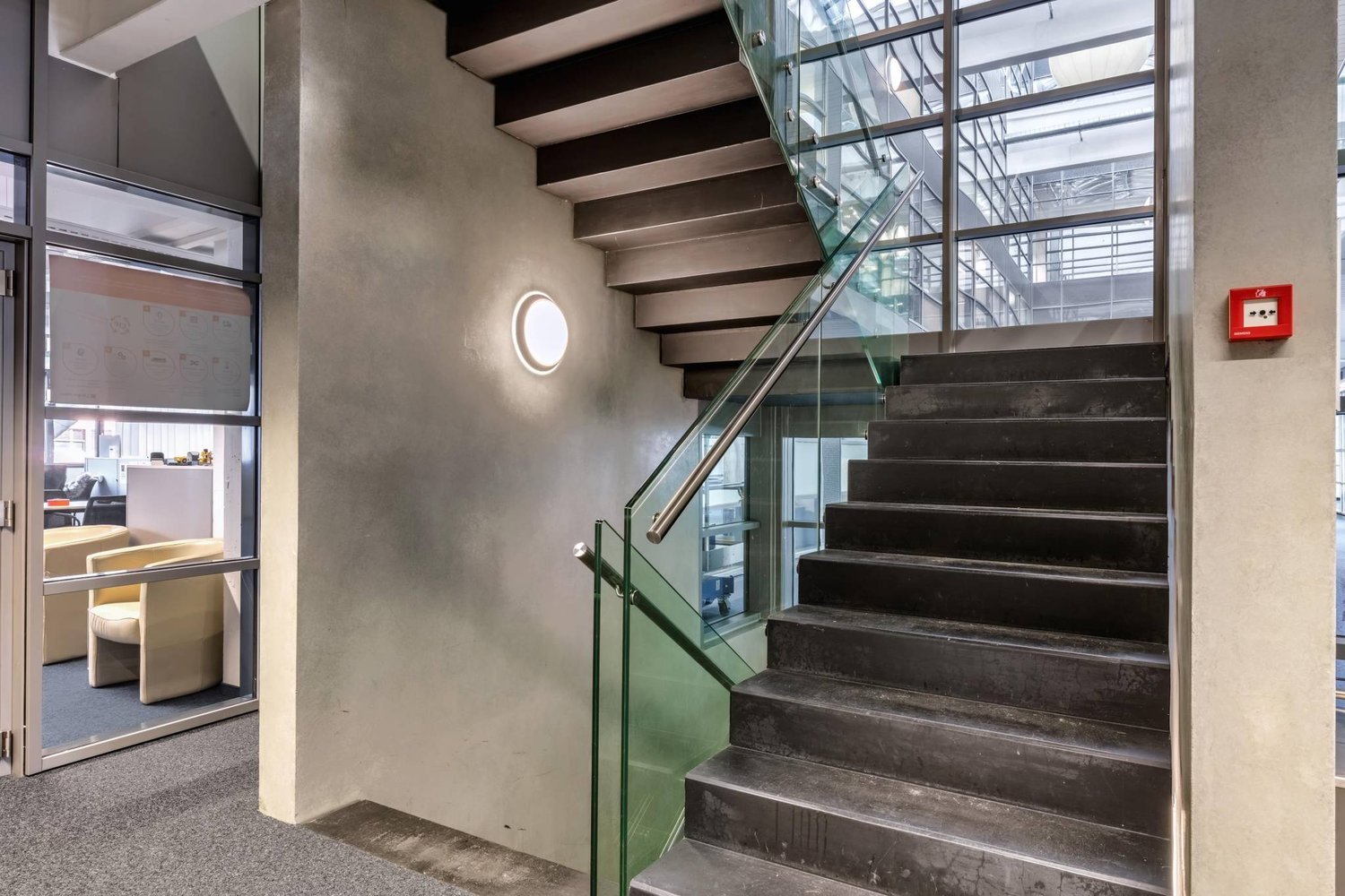 6100m² office