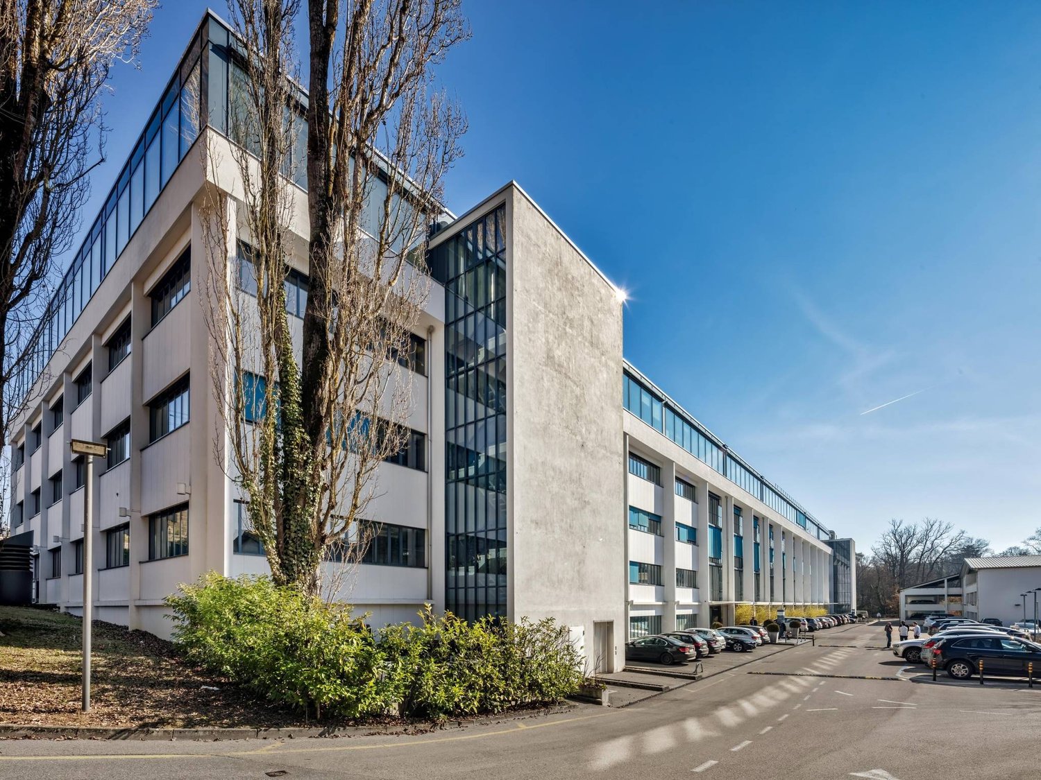 6100m² office