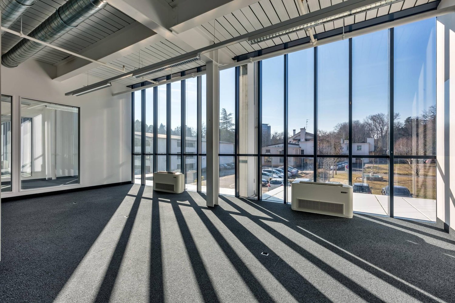 6100m² office