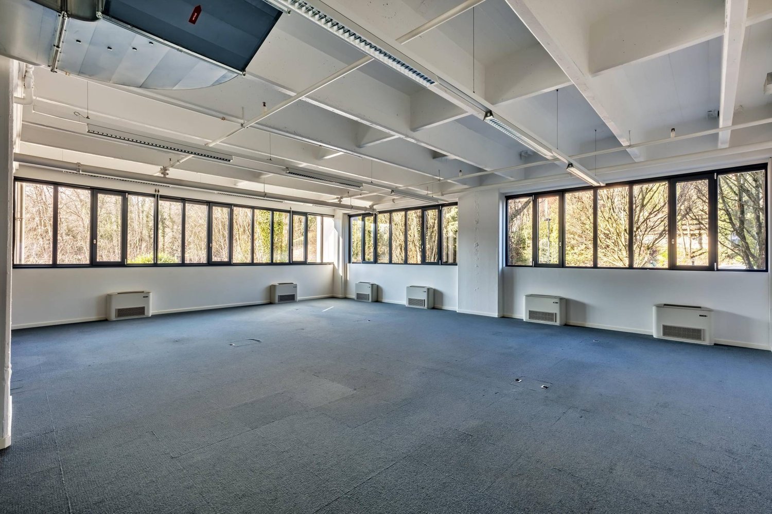 6100m² office