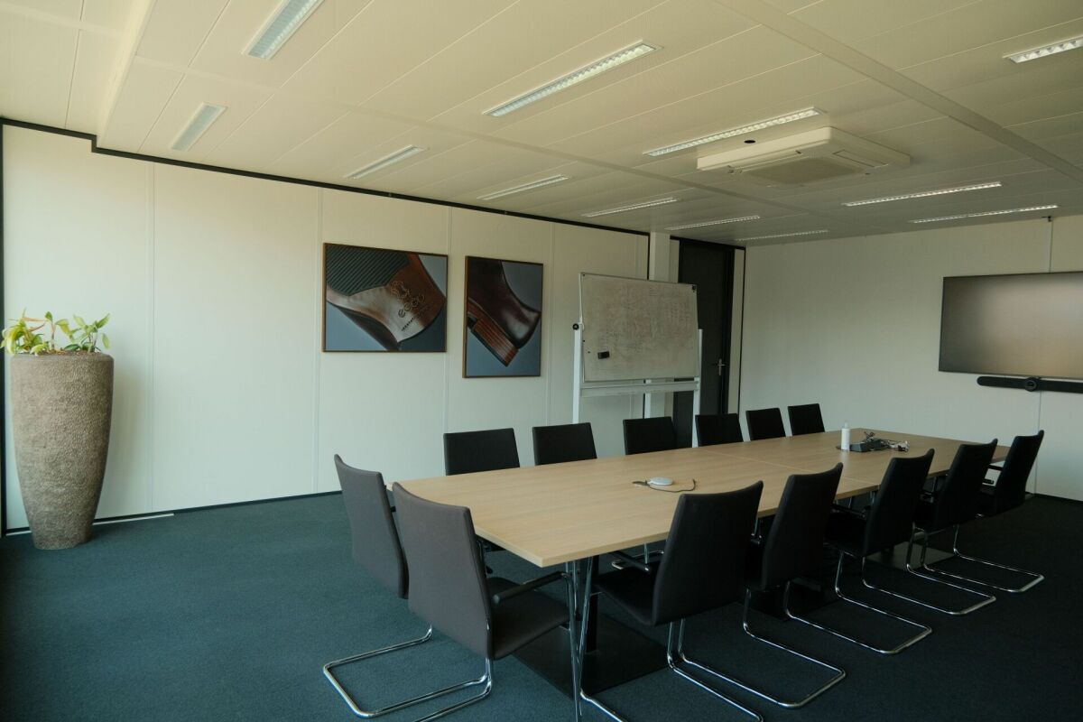 866m² office, photo 3 of 10
