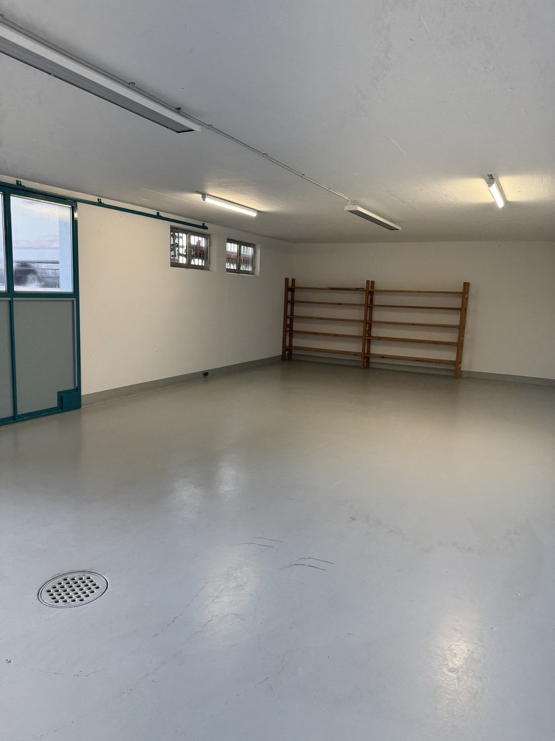 Commercial, Foto 2 von 5