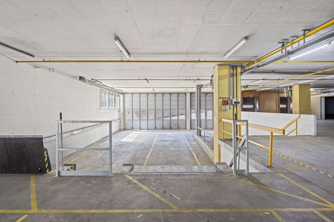 18500m² commercial